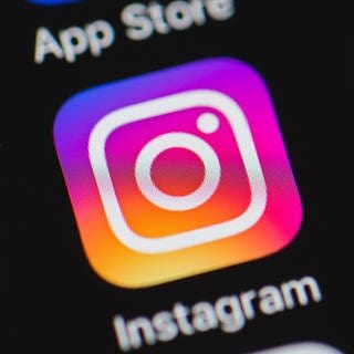 Das Logo von Instagram auf einem Smartphonebildschirm