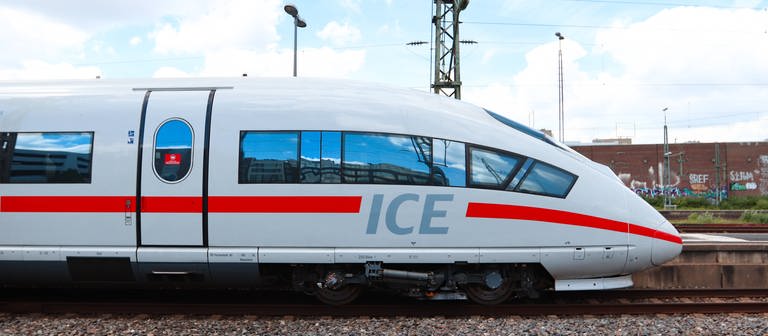 ICE auf dem Gleis (Foto: IMAGO, PieroxNigro)