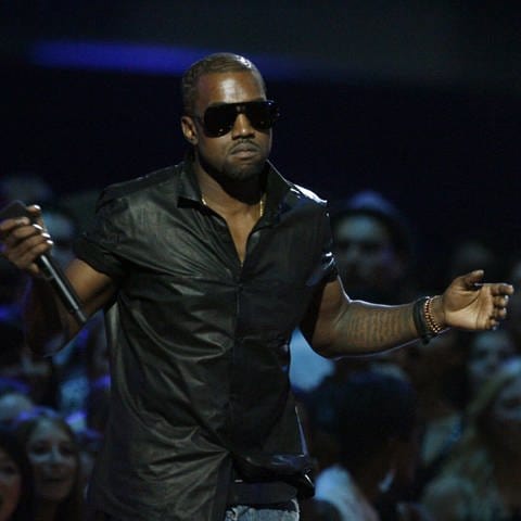 Taylor Swift und Kanye West auf der Bühne bei den MTV Video Music Awards (Foto: picture-alliance / Reportdienste, AP Photo)