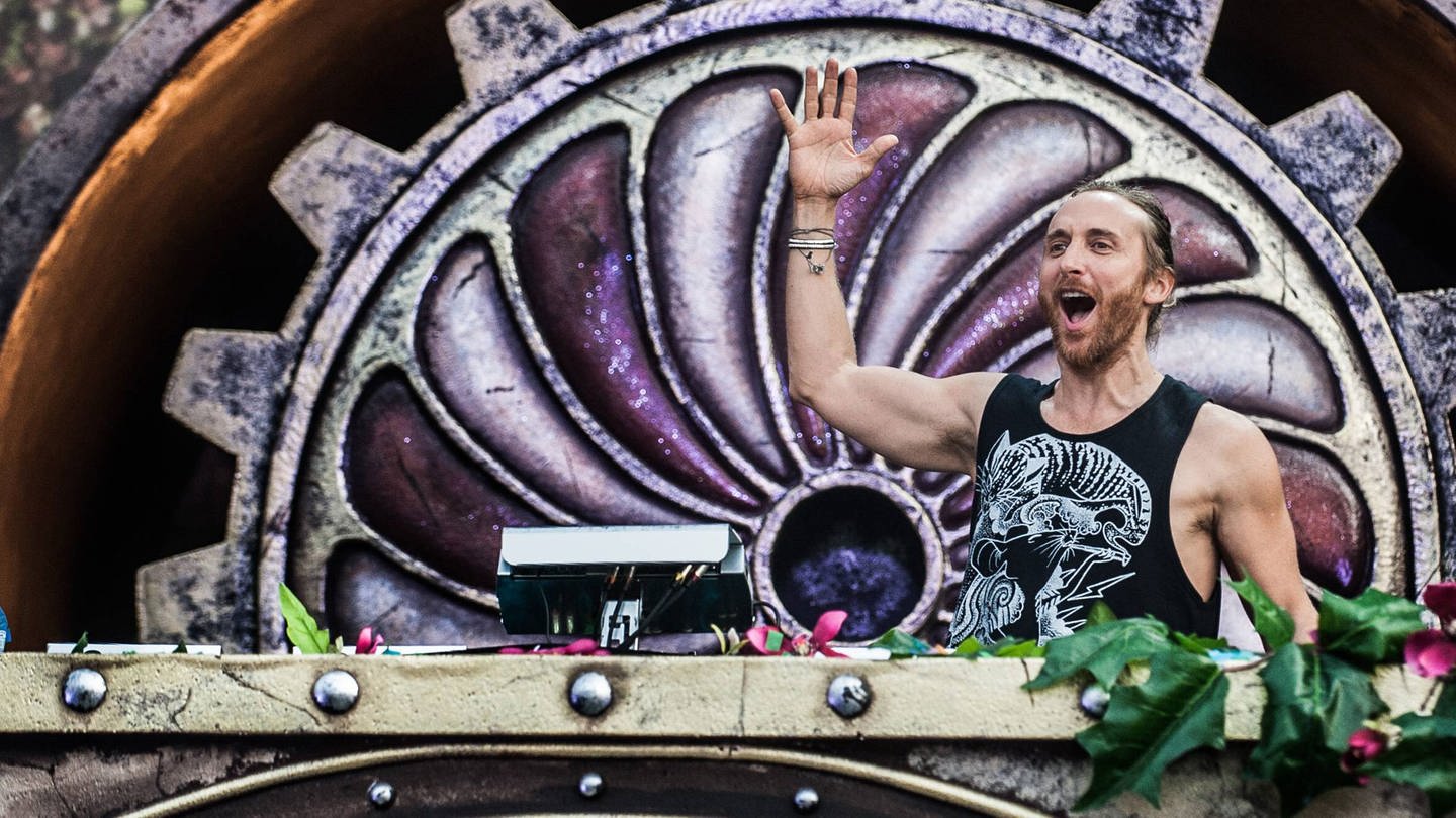 David Guetta am DJ-Pult (Foto: imago/Belga)