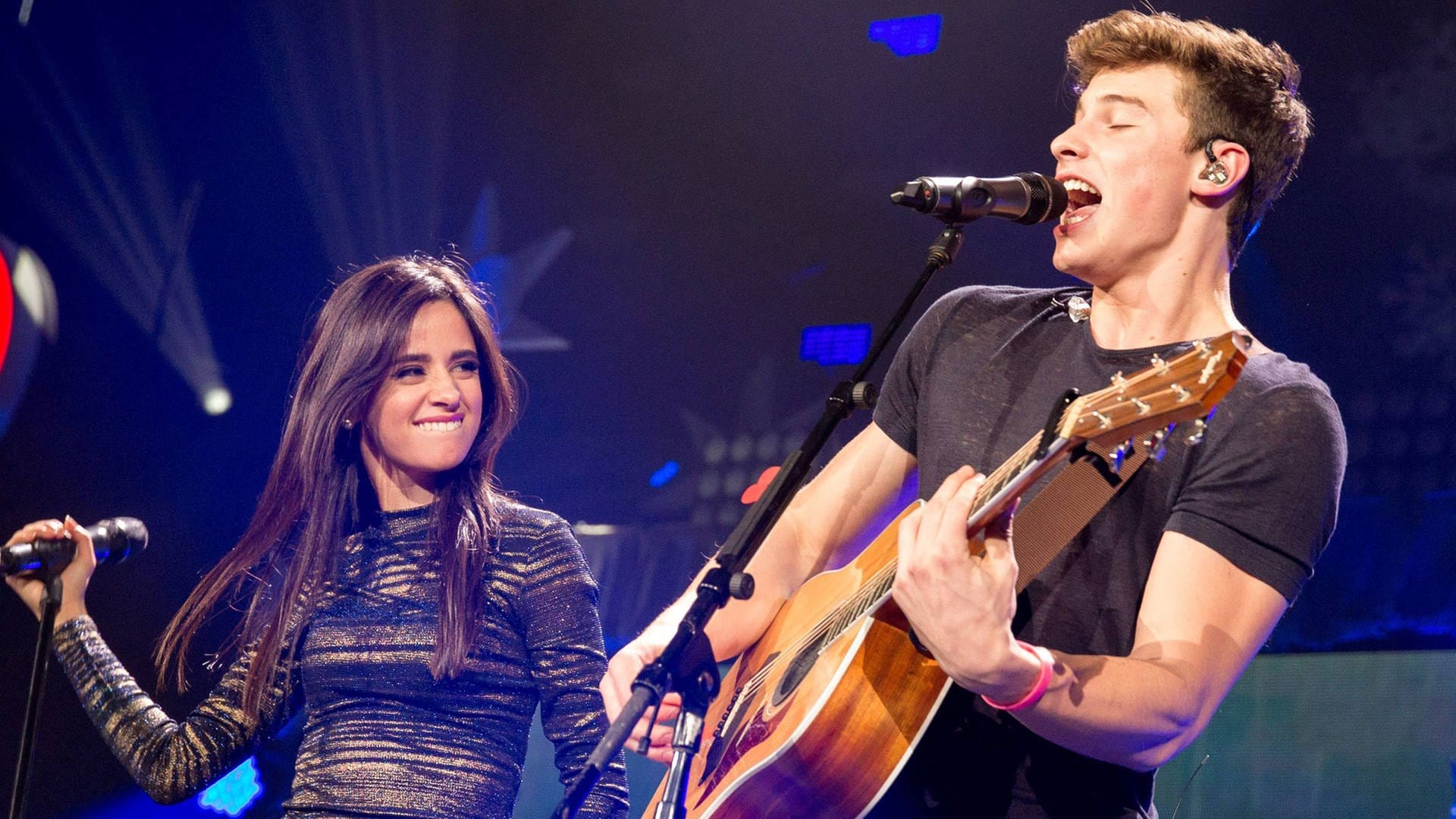 Shawn Mendes und Camila Cabello auf der Bühne  (Foto: IMAGO, ZUMA Press)