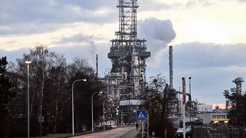 Raffinerie Karlsruhe (Foto: dpa Bildfunk, picture alliance/dpa | Uli Deck)