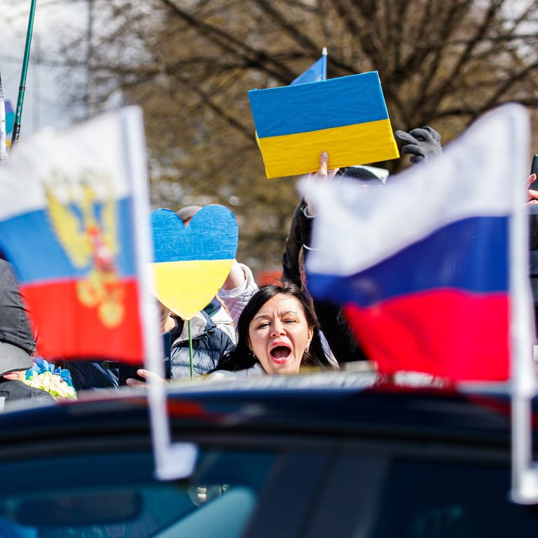 Menschen aus Russland und der Ukraine tragen ihren Konflikt auch in Deutschland aus.  (Foto: dpa Bildfunk, picture alliance/dpa | Michael Matthey)