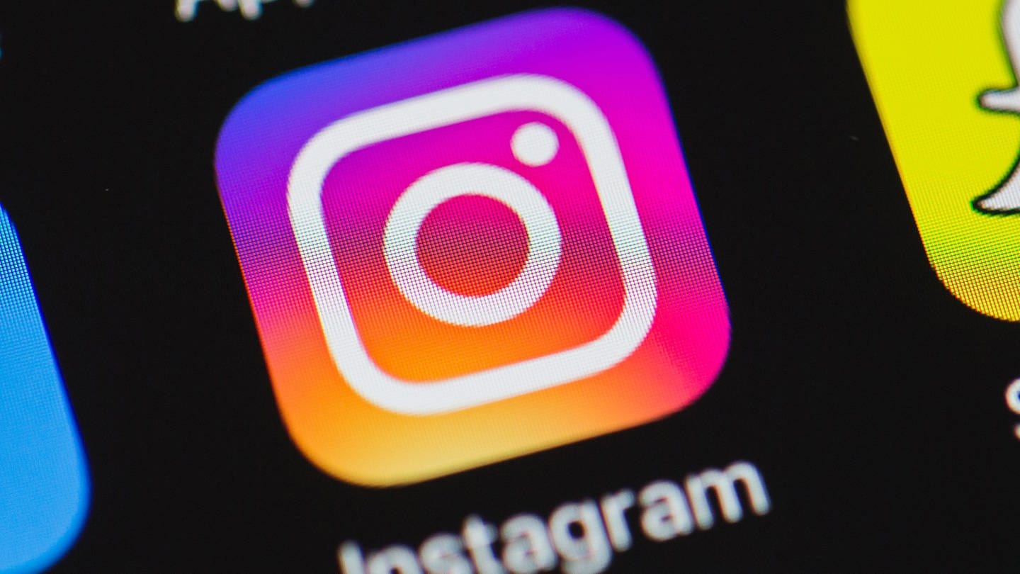 Das Logo von Instagram auf einem Smartphonebildschirm