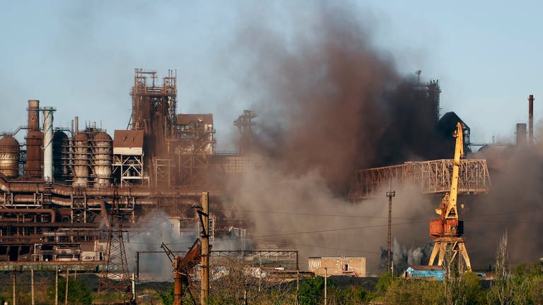 Stahlwerk in Mariupol (Foto: dpa Bildfunk, picture alliance/dpa/AP | Alexei Alexandrov)