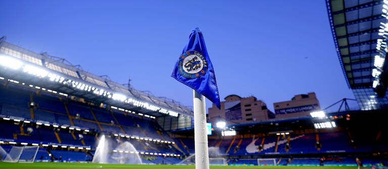Die Eckfahne mit dem Logo des FC Chelsea (Foto: dpa Bildfunk, picture alliance/dpa/PA Wire | John Walton)