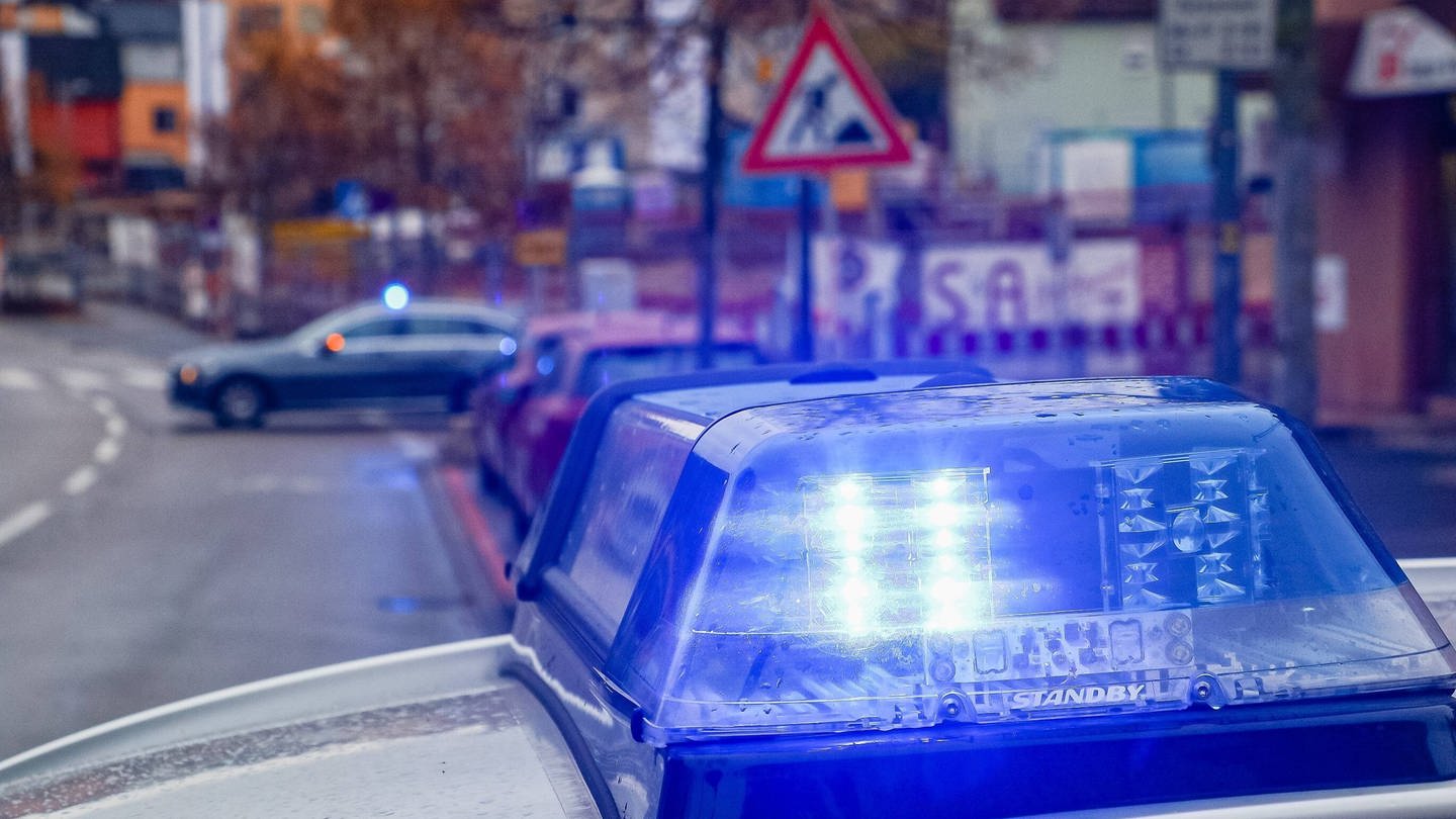 Blaulicht eines Polizeiautos (Foto: IMAGO, IMAGO / KS-Images.de)