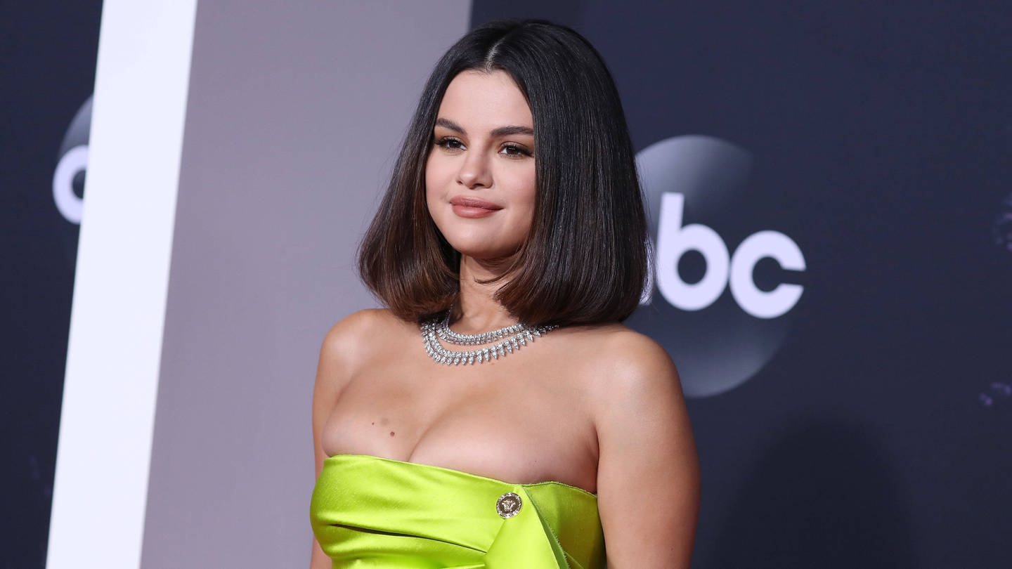 Selena Gomez Portrait vom roten Teppich