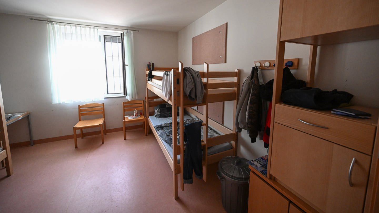 Ein Patientenzimmer in den gesicherten Gebäuden der Forensischen Psychiatrie und Psychotherapie der Klinik am Weissenhof