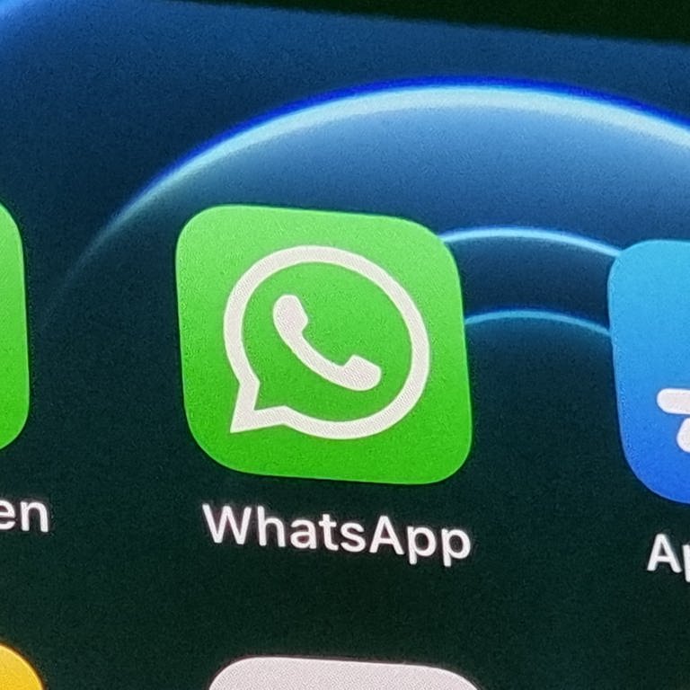 WhatsApp-Logo auf einem iPhone (Foto: dpa Bildfunk, picture alliance/dpa | Christoph Dernbach)