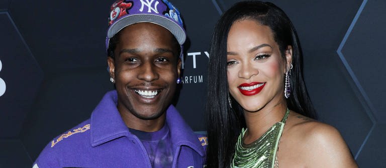 Rihanna und A$AP Rocky lassen sich zusammen fotografieren. (Foto: IMAGO, IMAGO / NurPhoto)