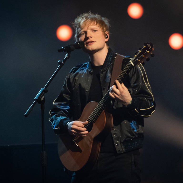 Ed Sheeran bei den Brit Awards 2022 (Foto: DASDING, IMAGO / PA Images)