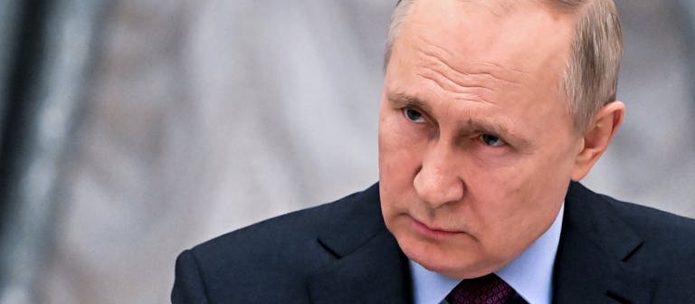 Russlands Präsident Wladimir Putin schaut streng. (Foto: dpa Bildfunk, picture alliance/dpa/Pool Sputnik Kremlin/AP | Mikhail Klimentyev)