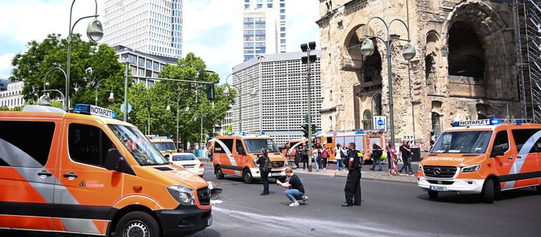Ein Auto ist in der Nähe der Gedächtniskirche in Berlin in eine Personengruppe gefahren, ein Mensch ist gestorben. (Foto: dpa Bildfunk, picture alliance/dpa | Fabian Sommer)