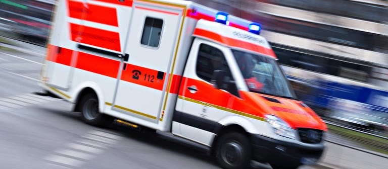 Männer in Italien rufen Krankenwagen als Taxi 🚖 - NEWSZONE