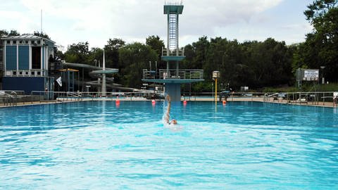 Schwimmbad  (Foto: DASDING, Imago: Columbiabad Fotos)