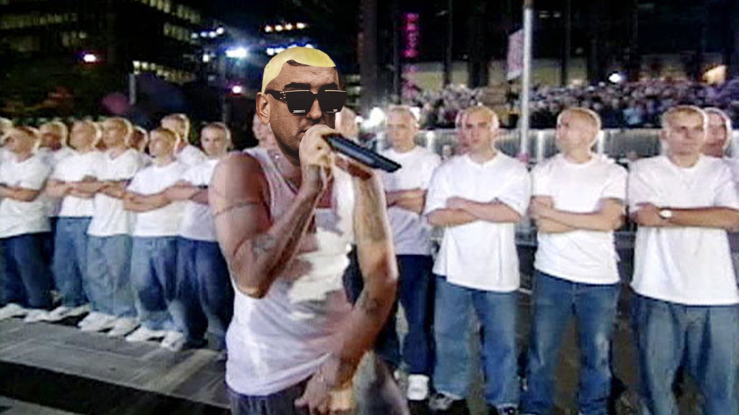 Das Gesicht des offenbacher Rappers Haftbefehl wurde auf das Gesicht des US-Rappers Eminem gephotoshoppt. Im Hintergrund sind Eminem-Doubles zu sehen. Die Szene ist aus Eminems Musikvideo zu seinem Hit Real Slim Shady.