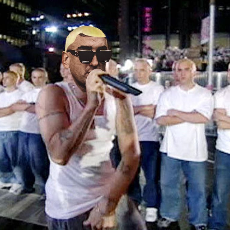 Das Gesicht des offenbacher Rappers Haftbefehl wurde auf das Gesicht des US-Rappers Eminem gephotoshoppt. Im Hintergrund sind Eminem-Doubles zu sehen. Die Szene ist aus Eminems Musikvideo zu seinem Hit Real Slim Shady. (Foto: DASDING, Bild: YouTube / Eminem; IMAGO / Manfred Segerer (bearbeitet))