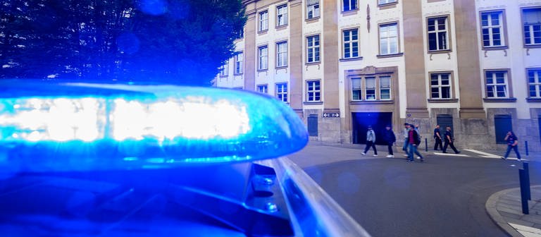 Einsatzfahrzeug der Polizei (Foto: IMAGO, IMAGO / rheinmainfoto)