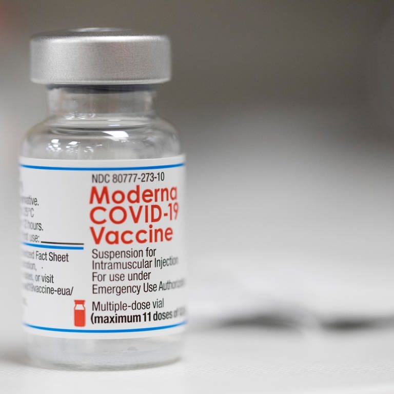 Moderna Impfstoff (Foto: dpa Bildfunk, picture alliance/dpa/AP | Jenny Kane)