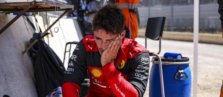 Leclerc nach seinem Unfall beim Frankreich-GP (Foto: IMAGO, IMAGO / PanoramiC)