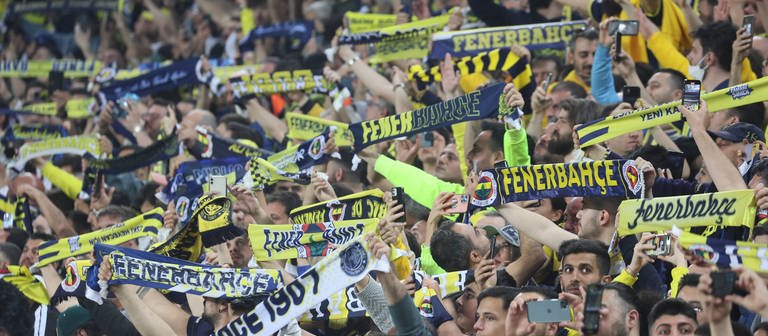 Fans von Fenerbahce Fans  (Foto: IMAGO, TolgaxAdanali 17492853)