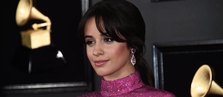 10.02.2019, USA, Los Angeles: Camila Cabello kommt zu den 61. Grammy Awards im Staples Center. (Foto: dpa Bildfunk, picture alliance/dpa | Jordan Strauss)
