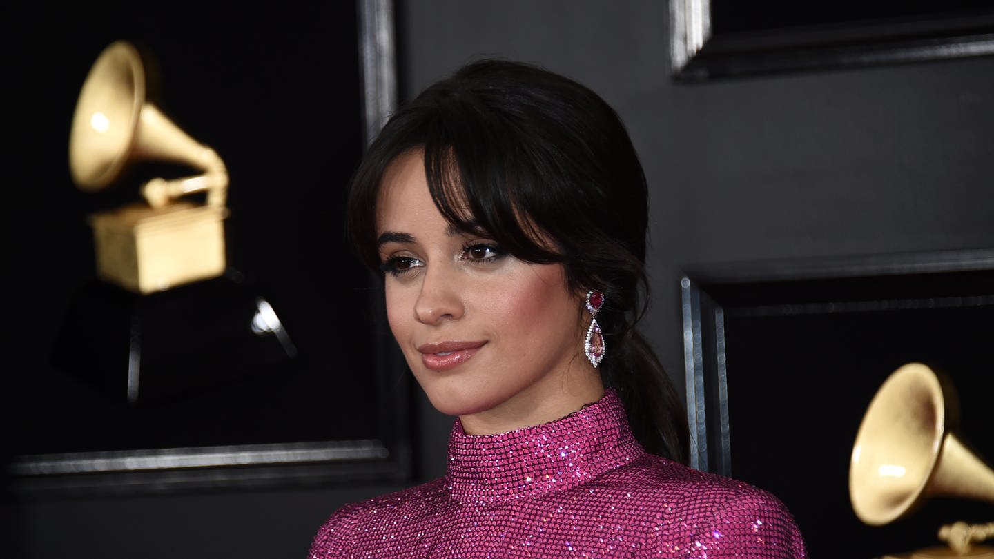10.02.2019, USA, Los Angeles: Camila Cabello kommt zu den 61. Grammy Awards im Staples Center.