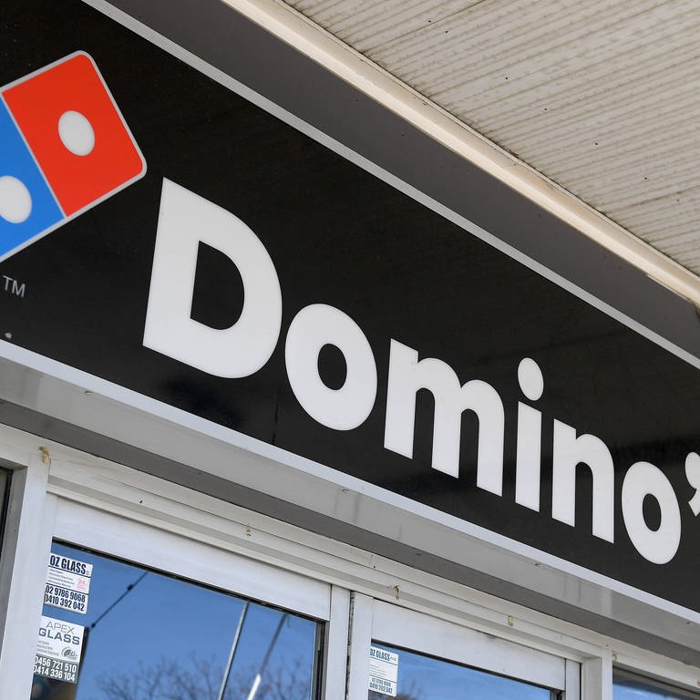 DOMINOS STOCK, A Dominos pizza store is seen in Sydney, Wednesday, August 18, 2021. Dominos total sales rose 14.6 per cent to $3.7 billion in the year ended June 30, with earnings jumping 30 per cent to $188 million. (Foto: IMAGO, Copyright: xDANxHIMBRECHTSx 20210818001567703258)