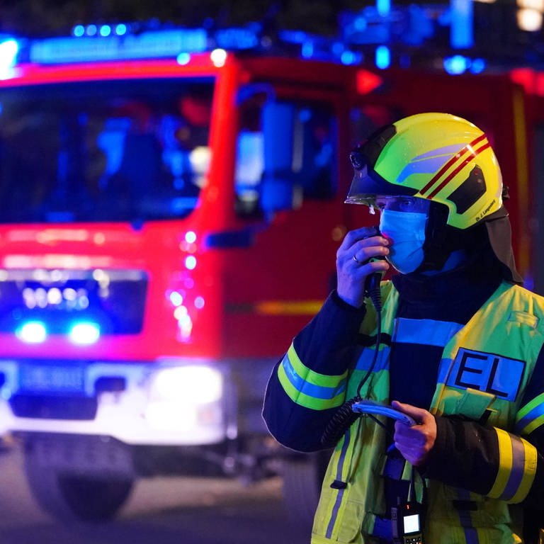 Feuerwehreinsatz Symbolfoto  (Foto: IMAGO, IMAGO / serienlicht)