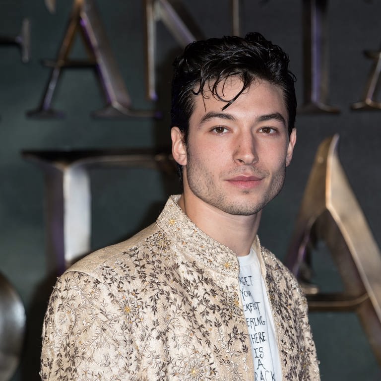 US actor and cast member Ezra Miller attends the European Premiere of 'Fantastic Beasts and Where Tto Find Them' at Leicester Square in London, Britain, 15 November 2016 (Foto: dpa Bildfunk, picture alliance / dpa | Hayoung Jeon)