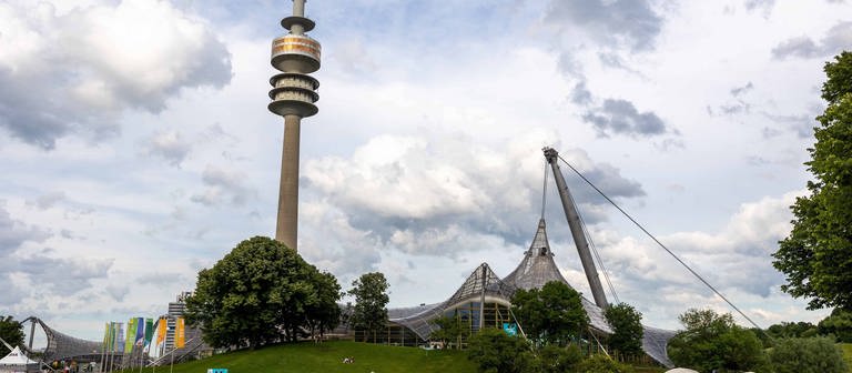 Olympiaturm in München  (Foto: IMAGO, IMAGO / Revierfoto)