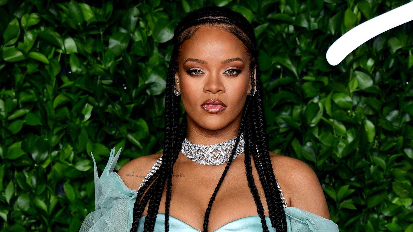 Rihanna kommt zu den Fashion Awards 2019 in die Royal Albert Hall.