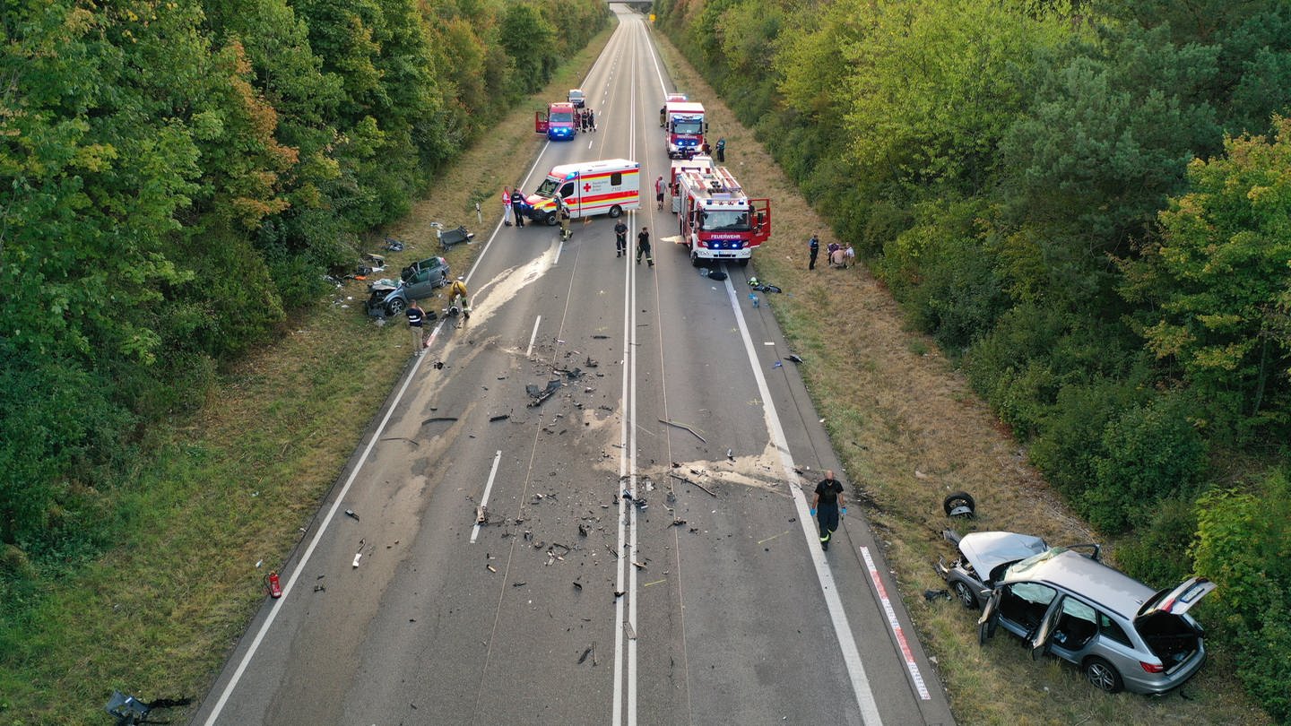 Landau/Albersweiler, B10 Verkehrsunfall mit tödlichem Ausgang (Foto: Polizei Rheinland-Pfalz/ Polizeidirektion Landau)