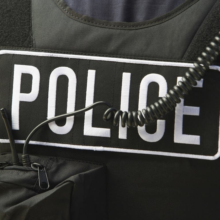 Policeman s Sign And Cord On Protective Jacket model released, Symbolfoto,  (Foto: IMAGO, IMAGO / Panthermedia)