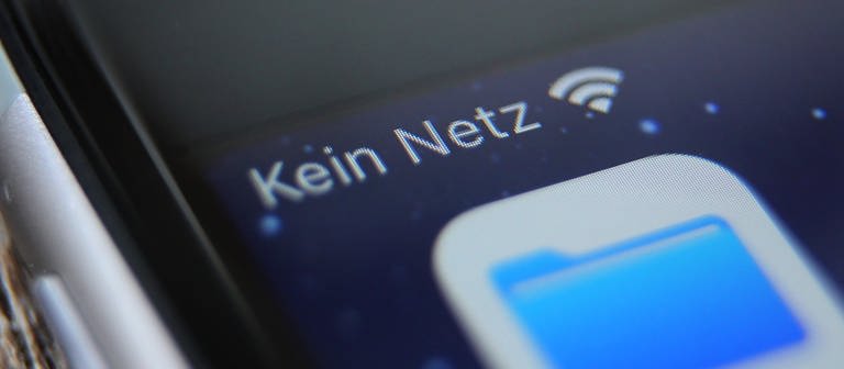 Auf einem Display eines Handys steht oben in der Ecke "kein Netz". (Foto: dpa Bildfunk, picture alliance/dpa | Karl-Josef Hildenbrand)