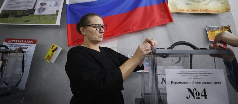 In einigen Regionen der Ukraine können die Menschen ab heute über den Beitritt zu Russland abstimmen.  (Foto: IMAGO, IMAGO / ITAR-TASS)