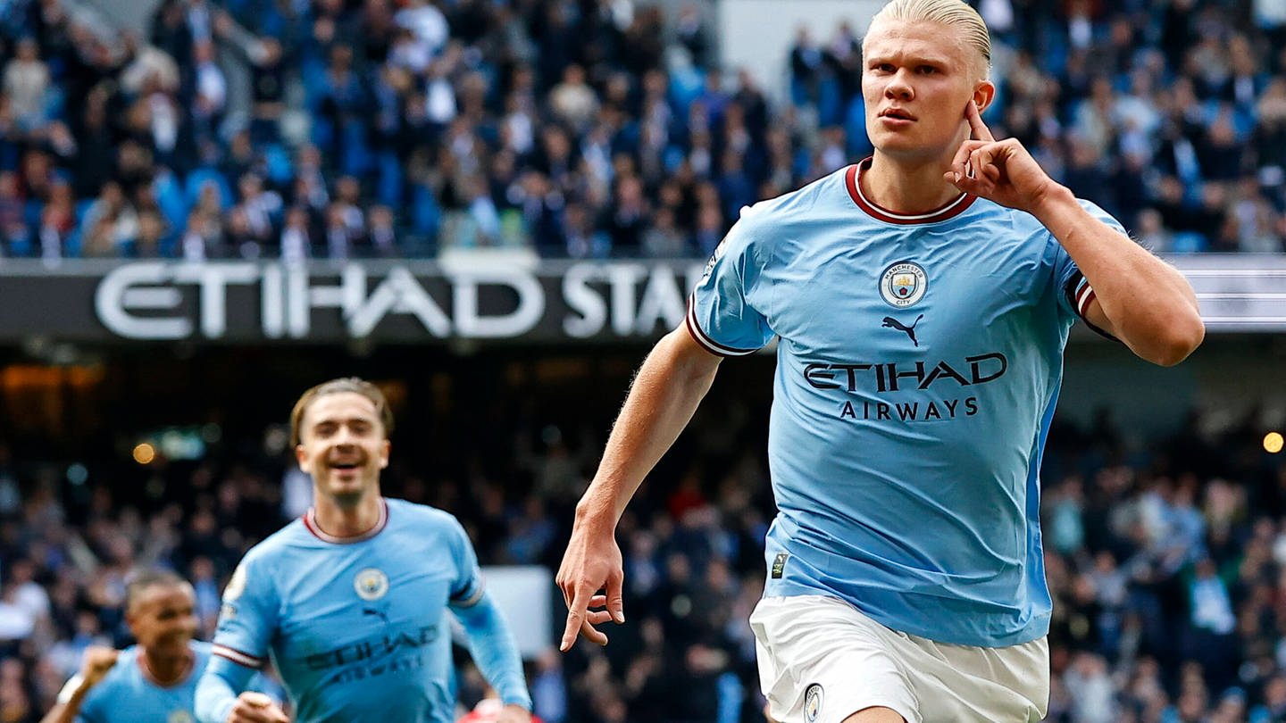 Sport Bilder des Tages Football - 2022 / 2023 Premier League - Manchester City vs Manchester United, ManU - Etihad Stadium - Sunday 2nd October 2022 Erling Haaland of Manchester City celebrates his first goal, at the Etihad.