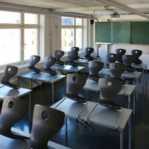 Leeres Klassenzimmer (Foto: IMAGO, IMAGO / Michael Weber)