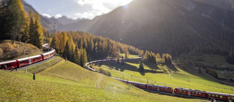 Längster Zug der Welt in der Schweiz (Foto: dpa Bildfunk, picture alliance/dpa/KEYSTONE | Yanik Buerkli)