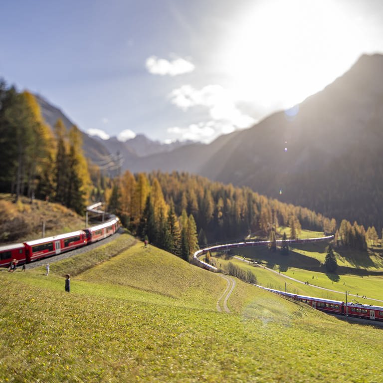 Längster Zug der Welt in der Schweiz (Foto: dpa Bildfunk, picture alliance/dpa/KEYSTONE | Yanik Buerkli)