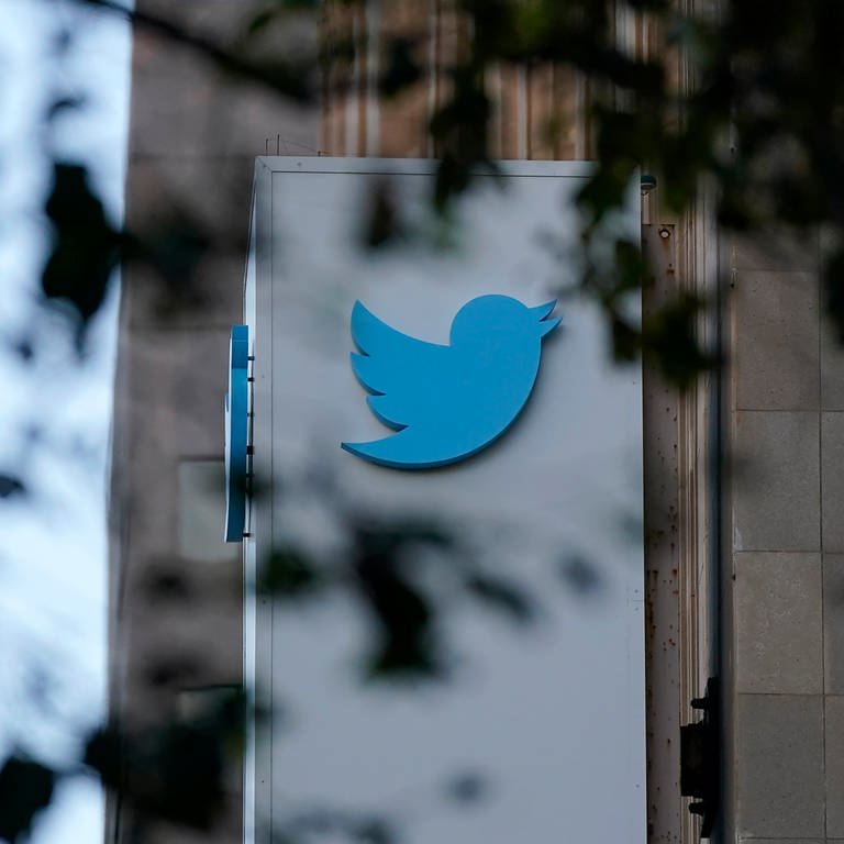 Blick auf den Twitter-Hauptsitz. Tech-Milliardär Musk hat nach der Übernahme Mitarbeiter entlassen. (Foto: dpa Bildfunk, picture alliance/dpa/AP | Jeff Chiu)