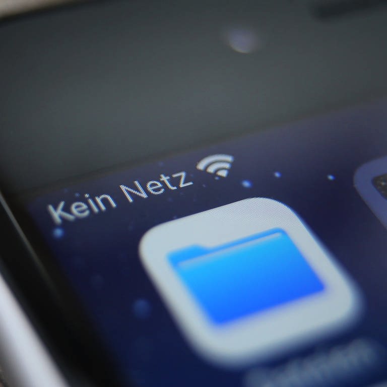 Die Aufschrift «Kein Netz» ist auf dem Bildschirm eines Mobiltelefons zu sehen. (zu dpa "Funklöcher bleiben ein Ärgernis") (Foto: dpa Bildfunk, picture alliance/dpa | Karl-Josef Hildenbrand)