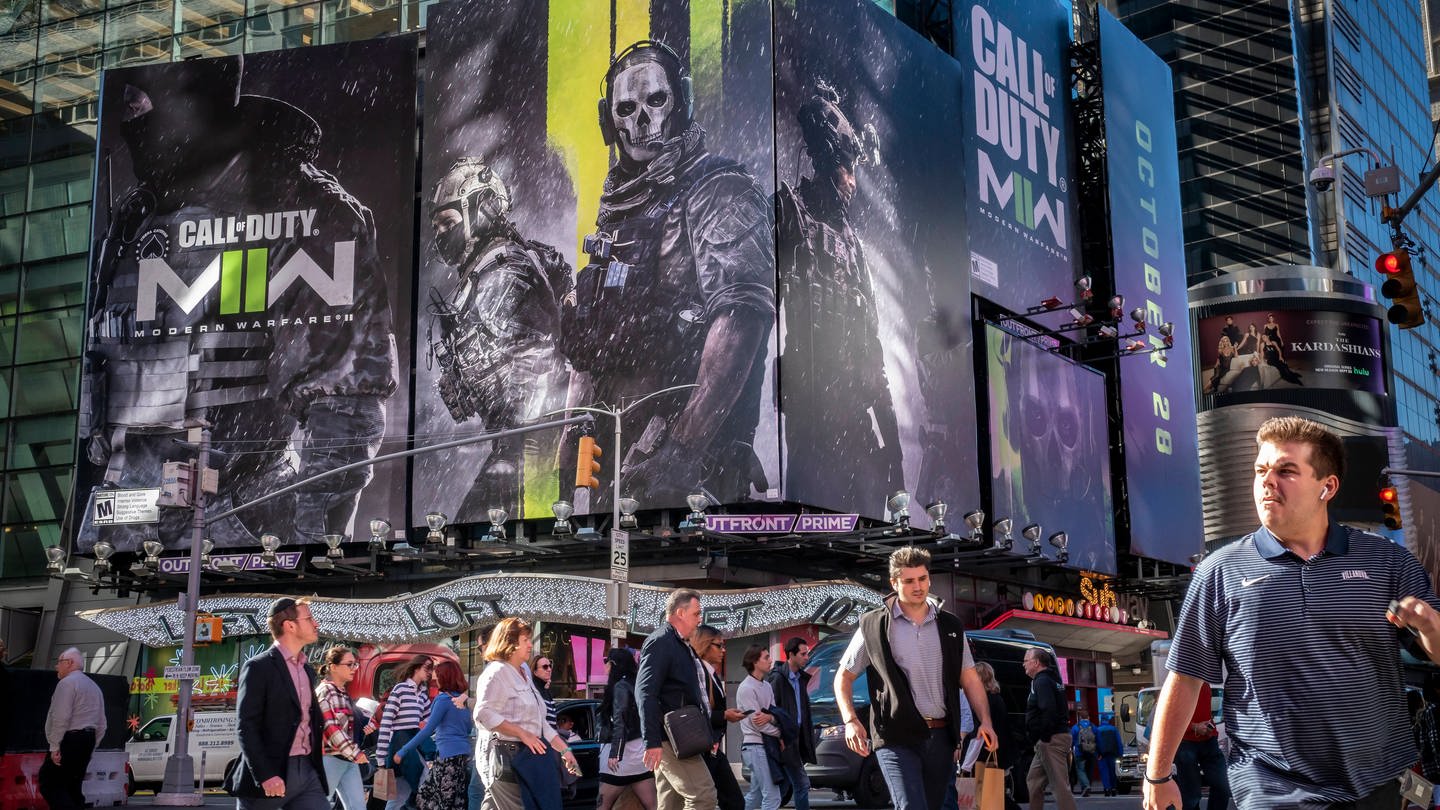Werbung für das Spiel Call of Duty: Modern Warfare 2 auf dem Times Square in New York