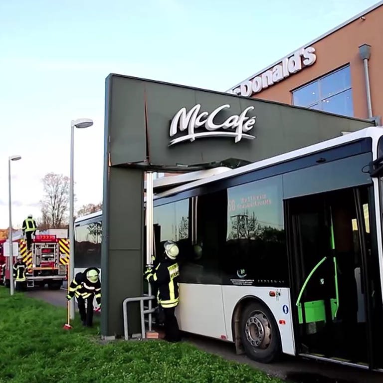 Bus im Drive-In in der Heidenheimer McDonald's-Filiale (Foto: SWR)