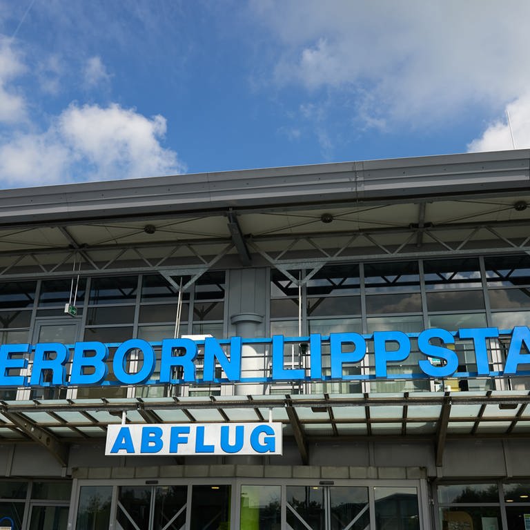 Eingang Flughafen Paderborn Lippstadt  (Foto: dpa Bildfunk, Picture Alliance)