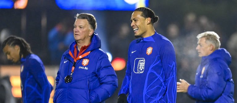 Louis van Gaal und Virgil van Dijk Training der niederländischen Fußball-Nationalmannschaft. (Foto: IMAGO, Pro Shots)