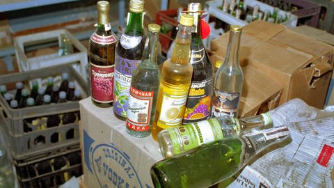Gepanschter Alkohol (Foto: IMAGO, IMAGO / ITAR-TASS)