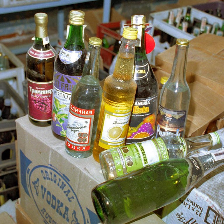 Gepanschter Alkohol (Foto: IMAGO, IMAGO / ITAR-TASS)