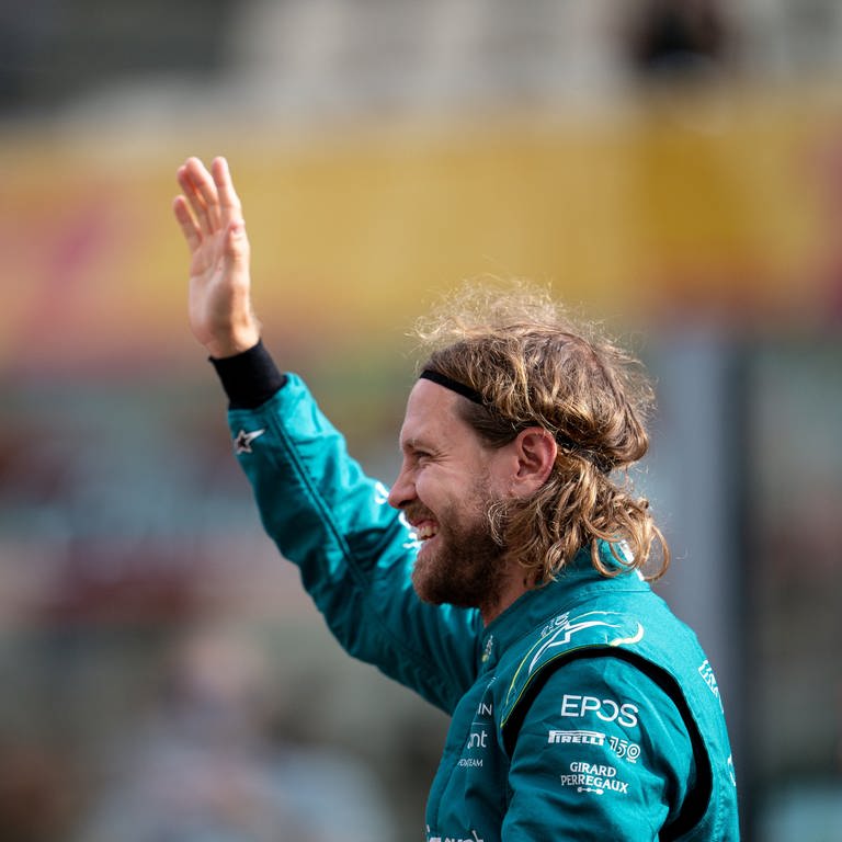 Sebsation Vettel winkt zum Abschied (Foto: picture-alliance / Reportdienste, picture alliance/dpa/ZUMA Press Wire | James Gasperotti)